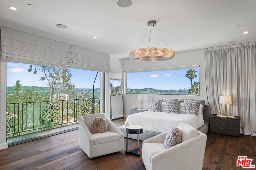 Bedroom, Interior, Living room, Pendant Lights, Recessed Lighting, Wood Texture Flooring