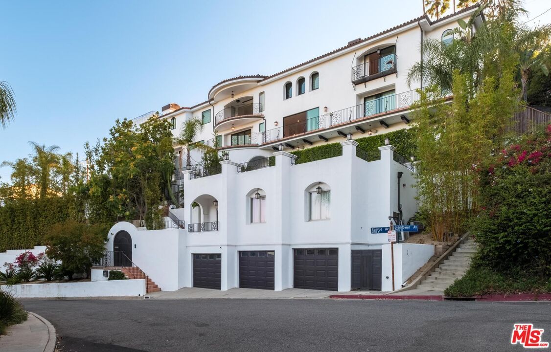 Attached, Exterior, Facade, Spanish Mediterranean