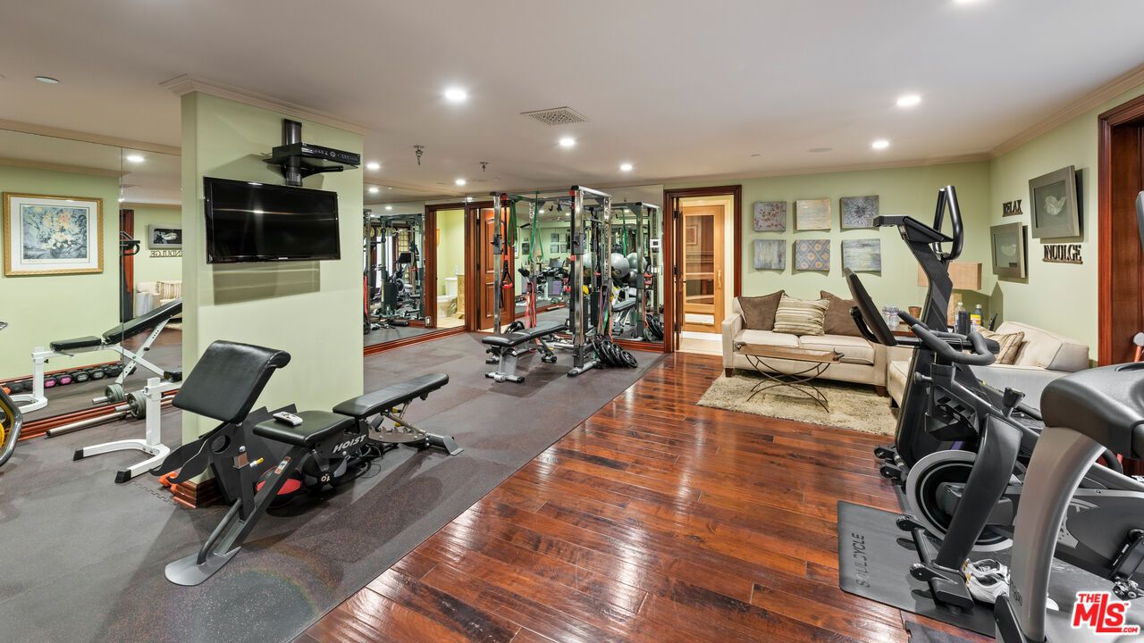 Fitness Equipment, Interior, Recessed Lighting, Wood Texture Flooring