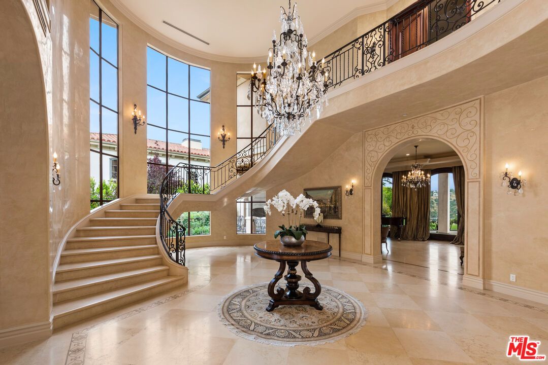 Chandelier, Interior