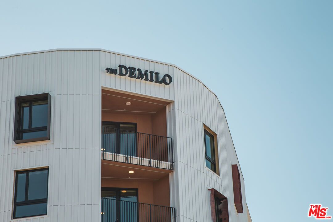 Exterior, Facade, None