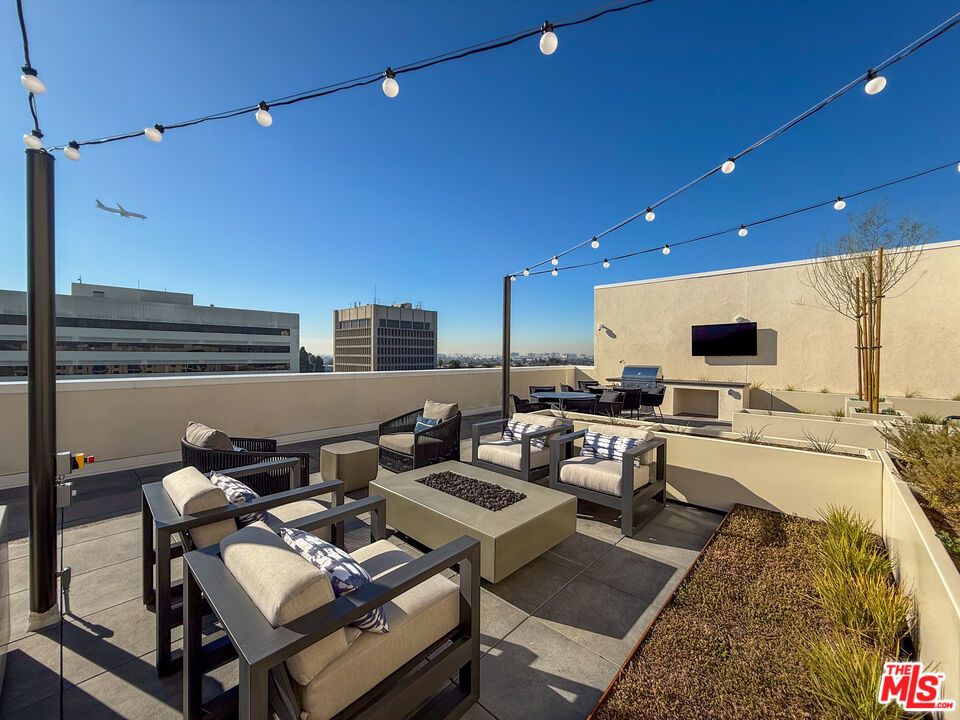 Exterior, Outdoor Kitchen