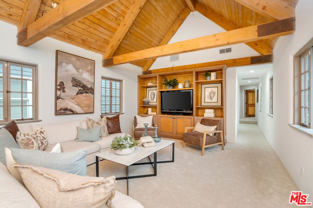 Interior, Living room, Recessed Lighting, Wooden Beams, Wooden Ceilings