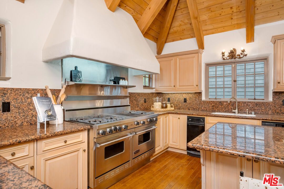 Interior, Kitchen, Stainless Steel Appliances, Wooden Beams, Wooden Ceilings, Wood Texture Flooring