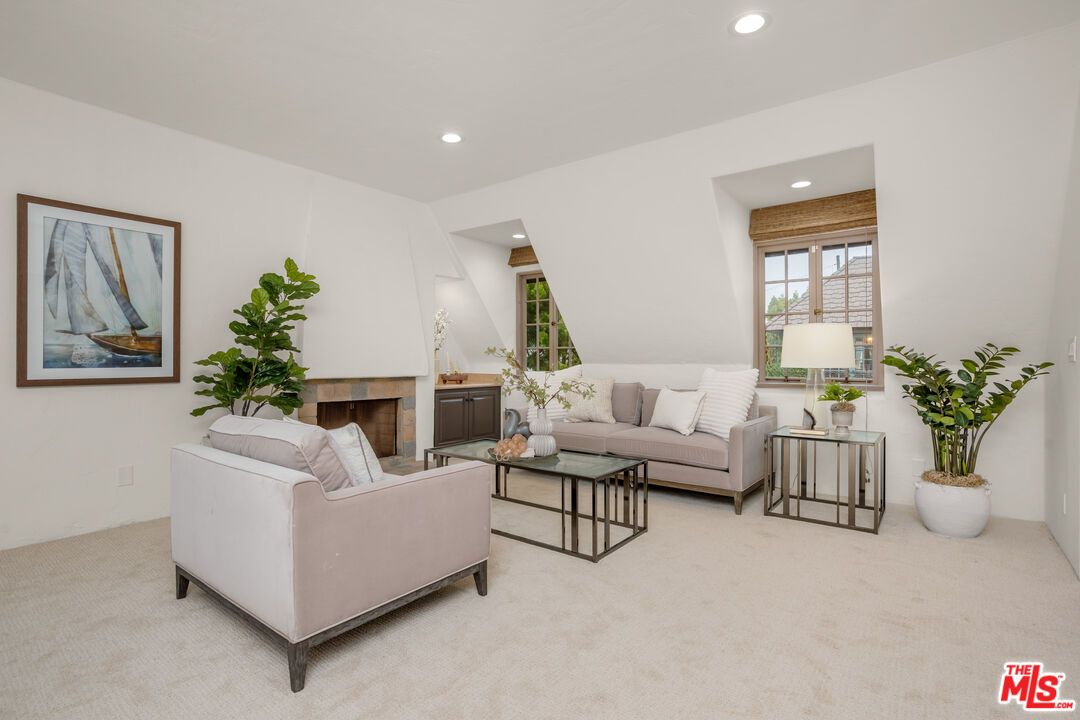 Fireplace, Interior, Living room, Recessed Lighting