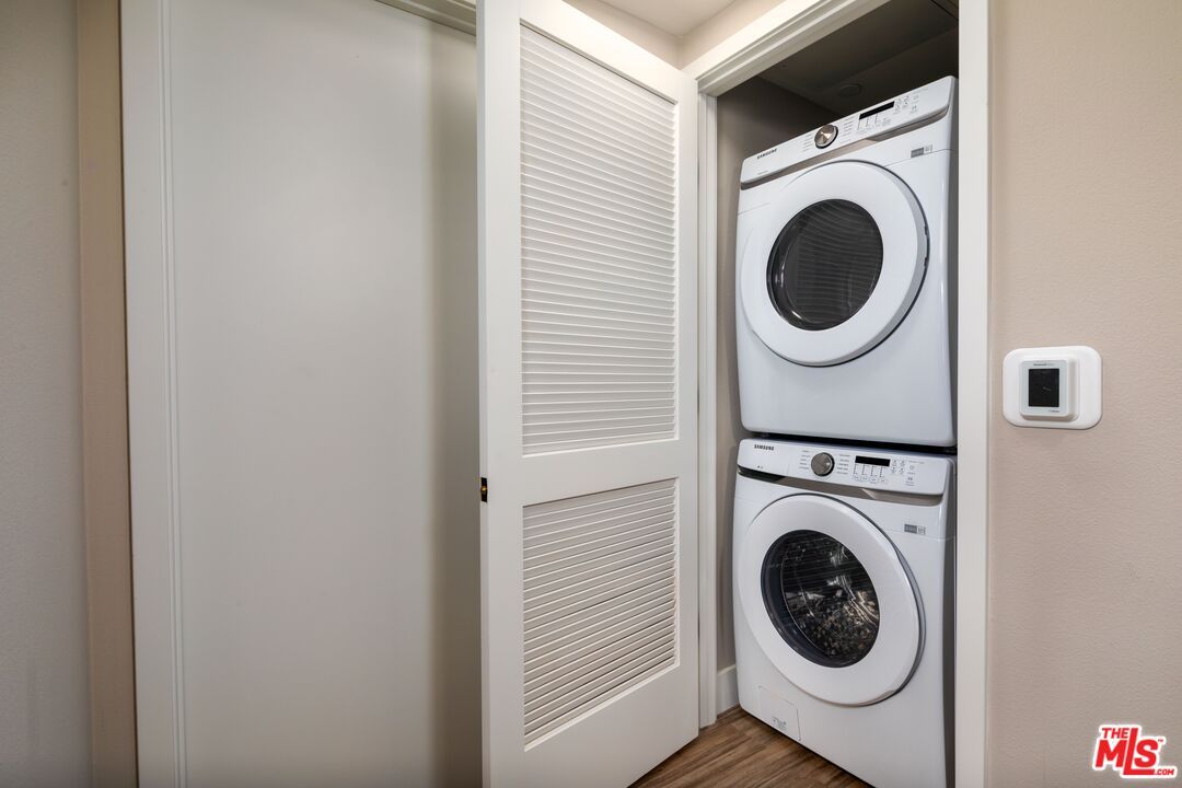 Interior, Utility Closets, Washer, Wood Texture Flooring