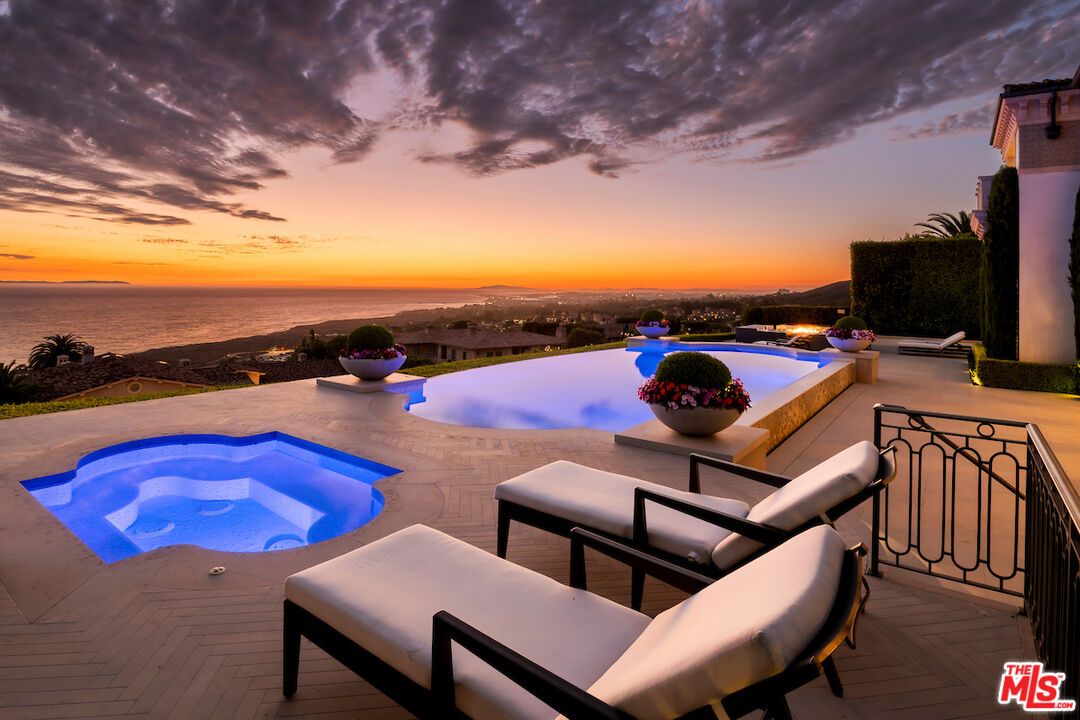 Exterior, Pool, Water