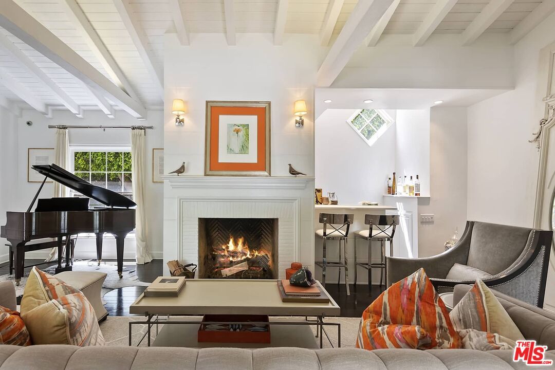 Fireplace, Interior, Living room, Piano, Recessed Lighting