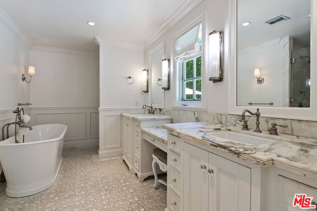 Bathroom, Dual Sink Vanities, Free Standing Baths, Interior, Recessed Lighting