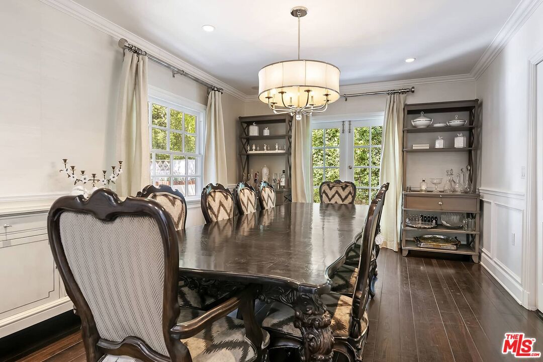 Chandelier, Dining room, Interior, Recessed Lighting, Wood Texture Flooring