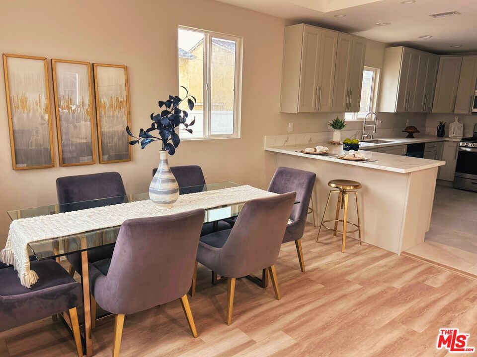 Dining room, Interior, Kitchen, Recessed Lighting, Wood Texture Flooring