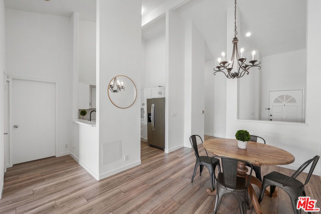 Chandelier, Dining room, Interior, Recessed Lighting, Wood Texture Flooring