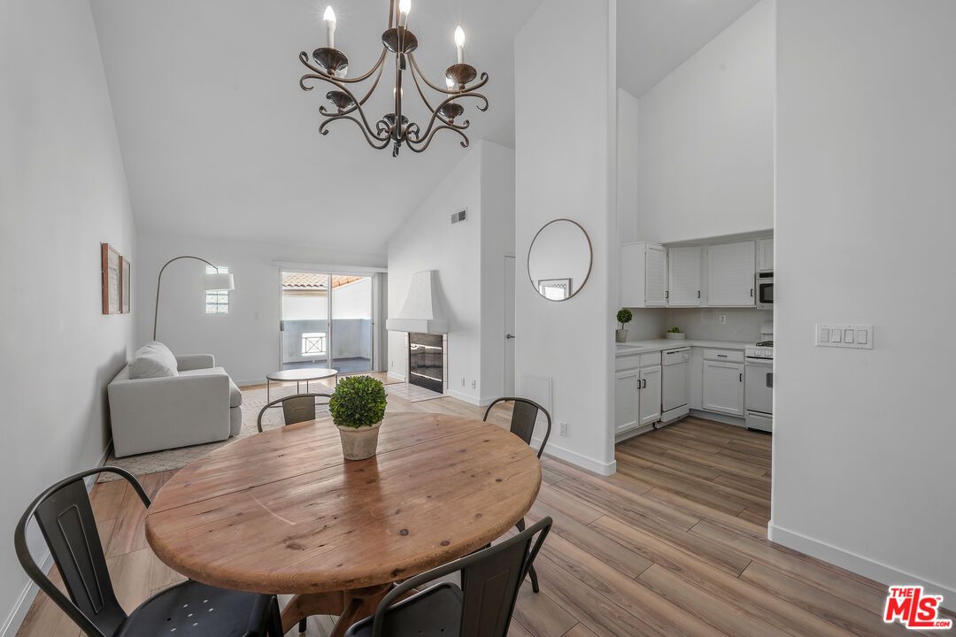 Chandelier, Dining room, Interior, Kitchen, Living room, Wood Texture Flooring