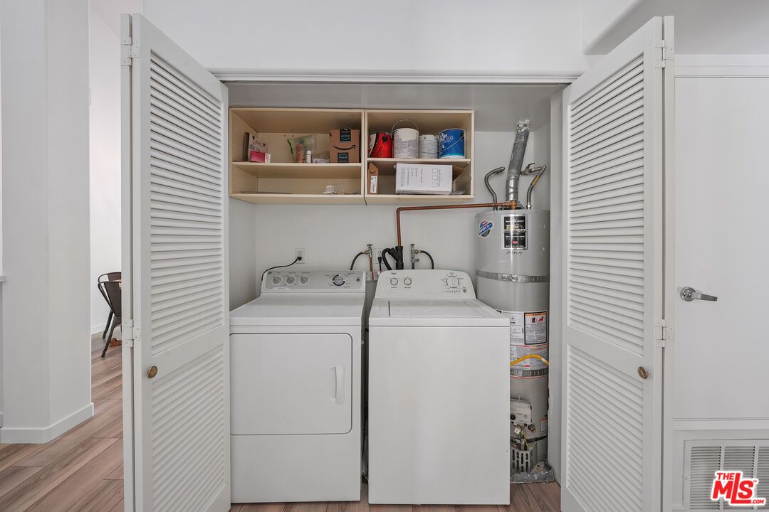 Interior, Utility Closets, Washer, Wood Texture Flooring