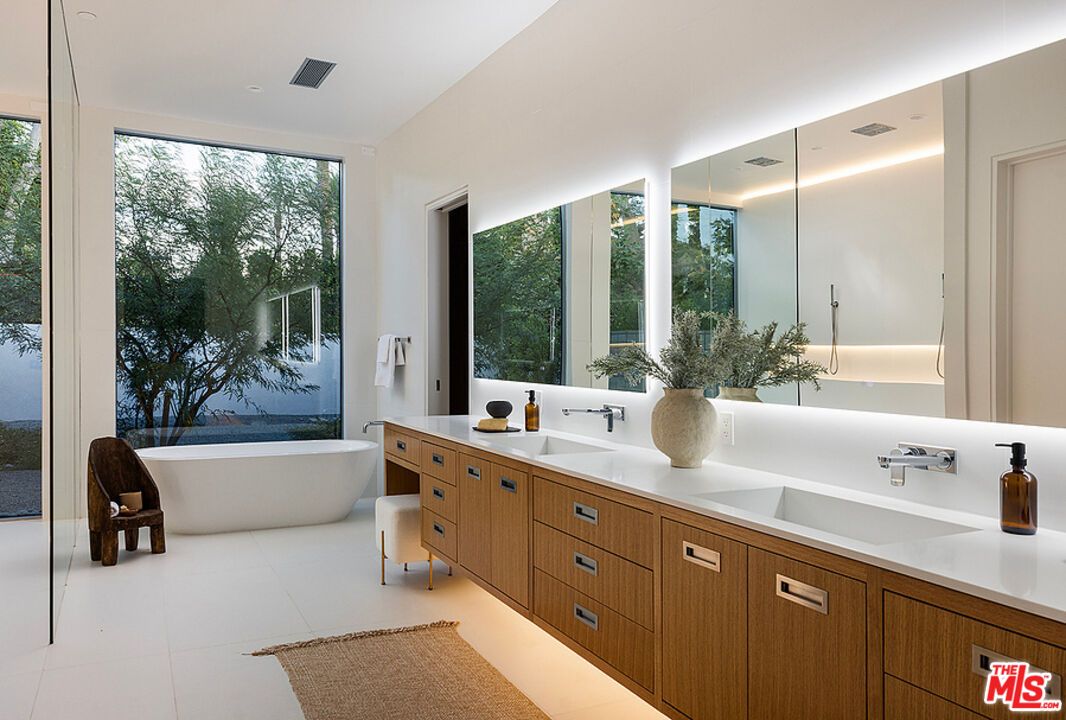 Bathroom, Dual Sink Vanities, Free Standing Baths, Interior, Recessed Lighting