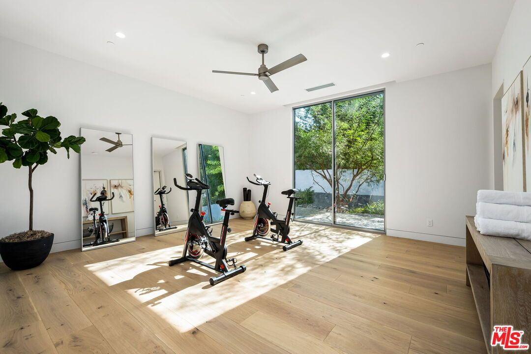 Fitness Equipment, Interior, Recessed Lighting, Wood Texture Flooring