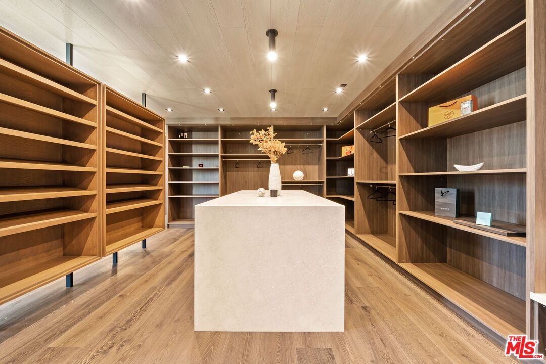 Chandelier, Interior, Recessed Lighting, Walk-in Closets, Wood Texture Flooring