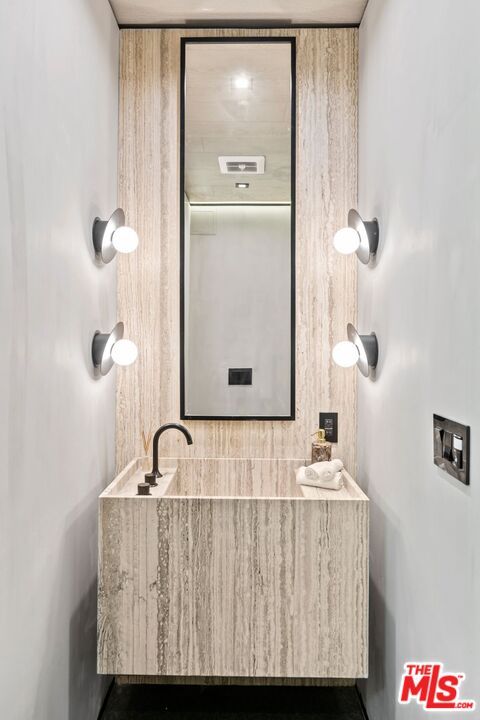 Bathroom, Interior, Recessed Lighting