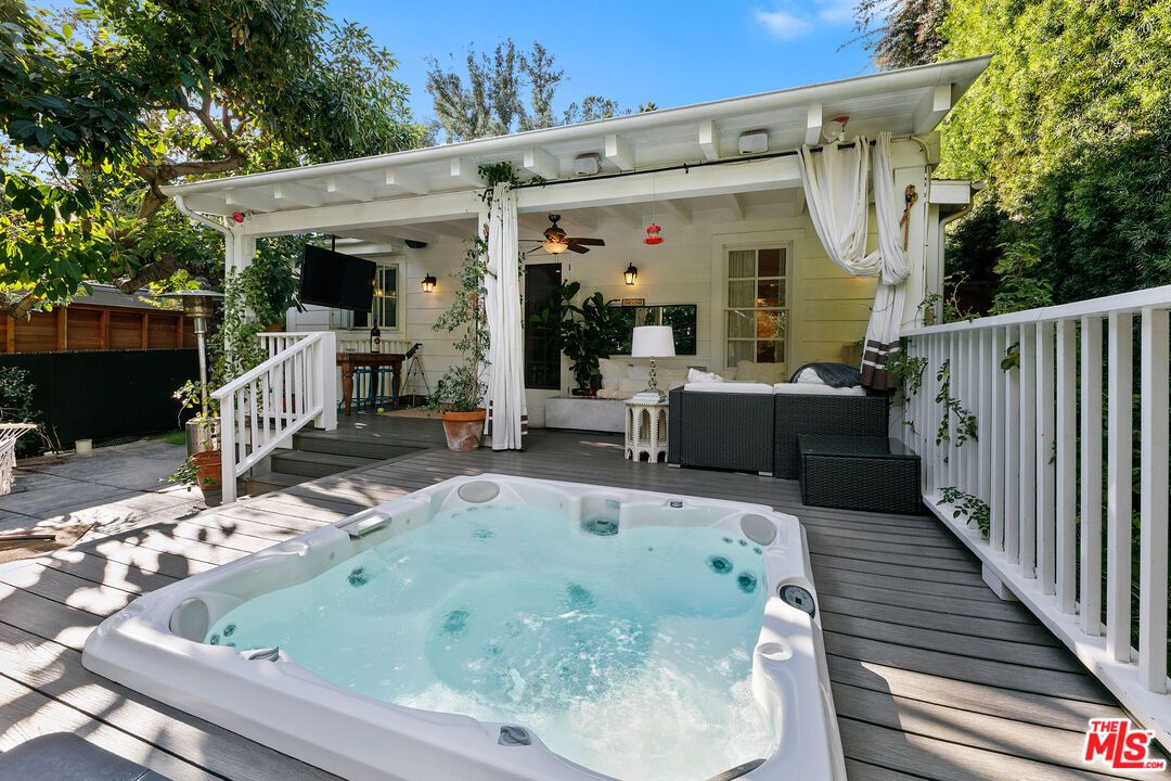 Exterior, Hot Tub