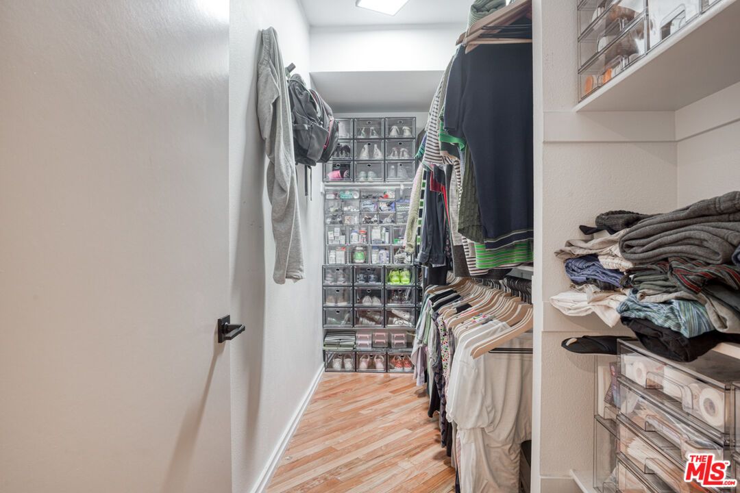Interior, Walk-in Closets, Wood Texture Flooring