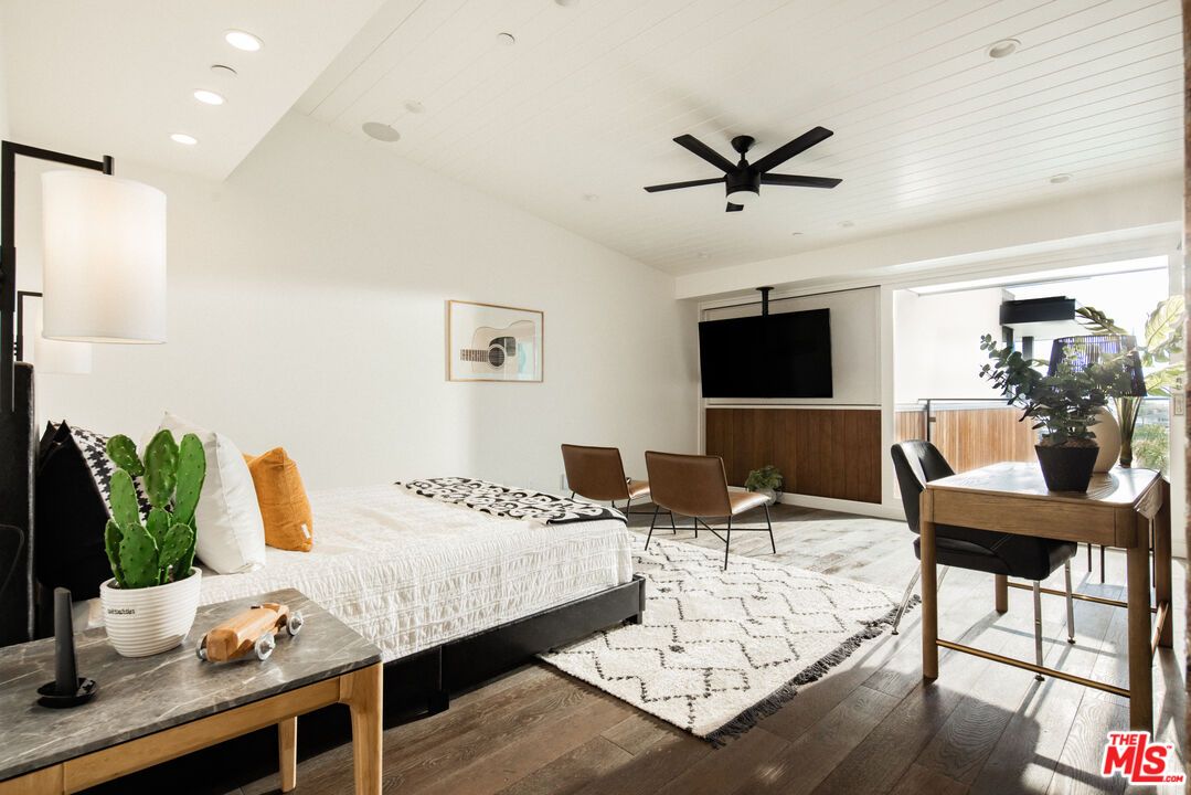 Bedroom, Dining room, Interior, Recessed Lighting, Wood Texture Flooring