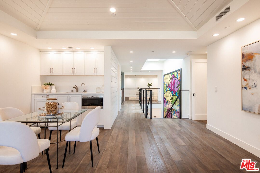 Dining room, Interior, Kitchen, Recessed Lighting, Wood Texture Flooring