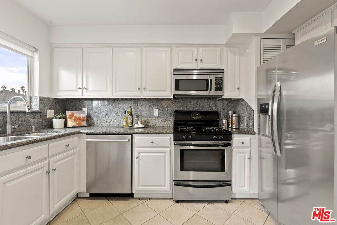 Interior, Kitchen, Stainless Steel Appliances