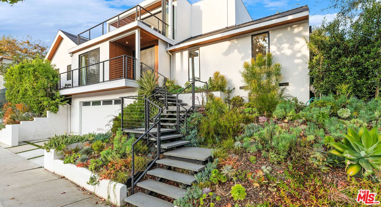 Attached, Exterior, Facade, Modern