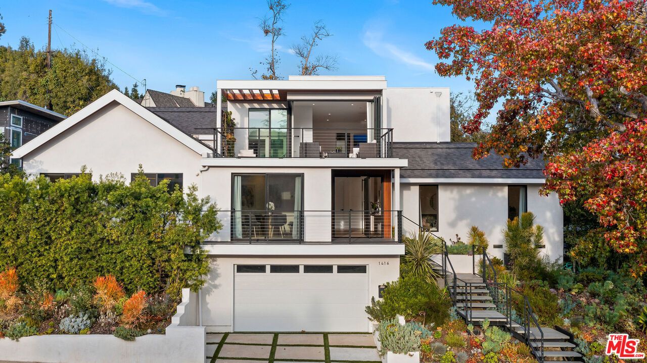 Attached, Exterior, Facade, Modern