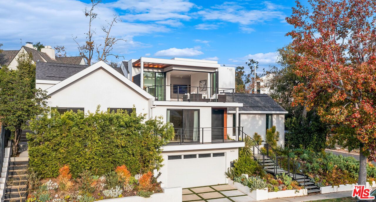 Attached, Exterior, Facade, Modern