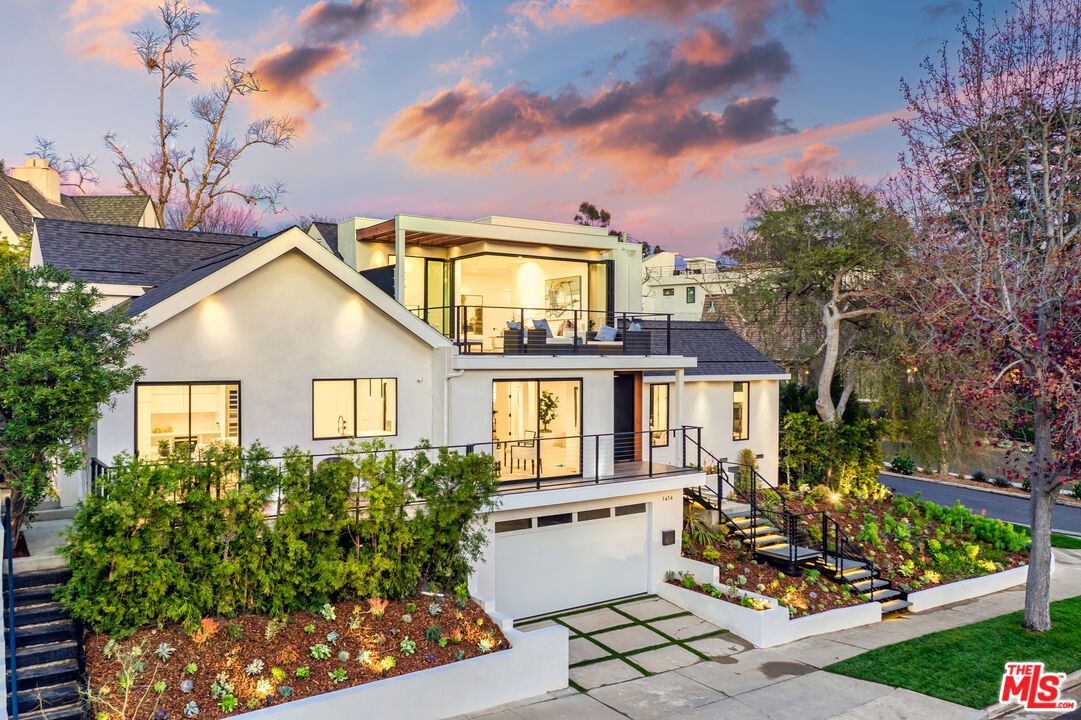 Attached, Exterior, Facade, Modern