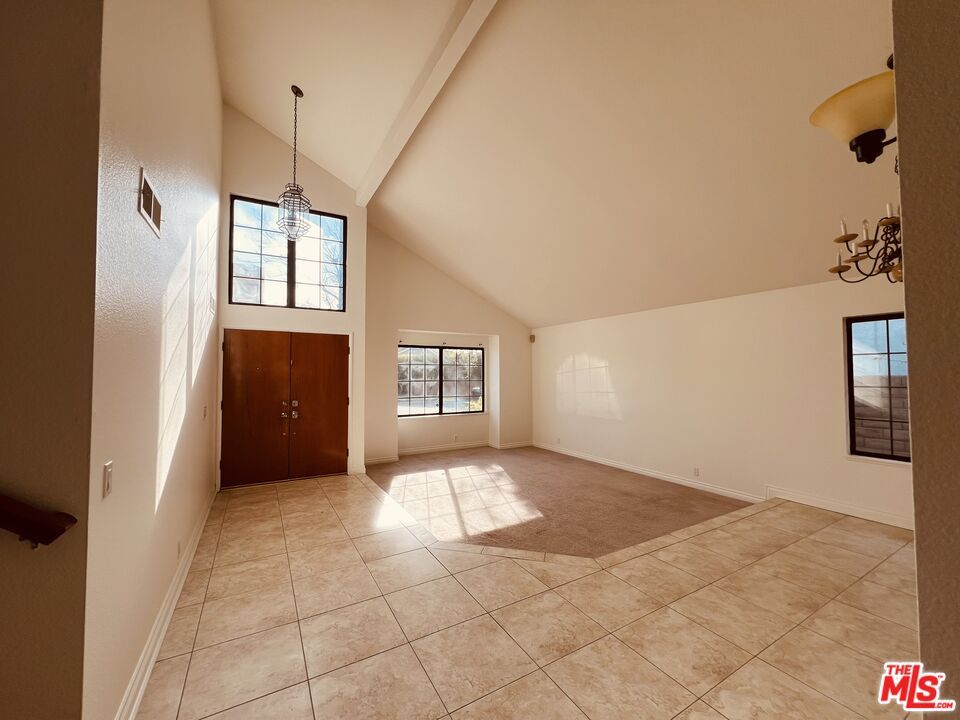 Empty room, Interior, Pendant Lights