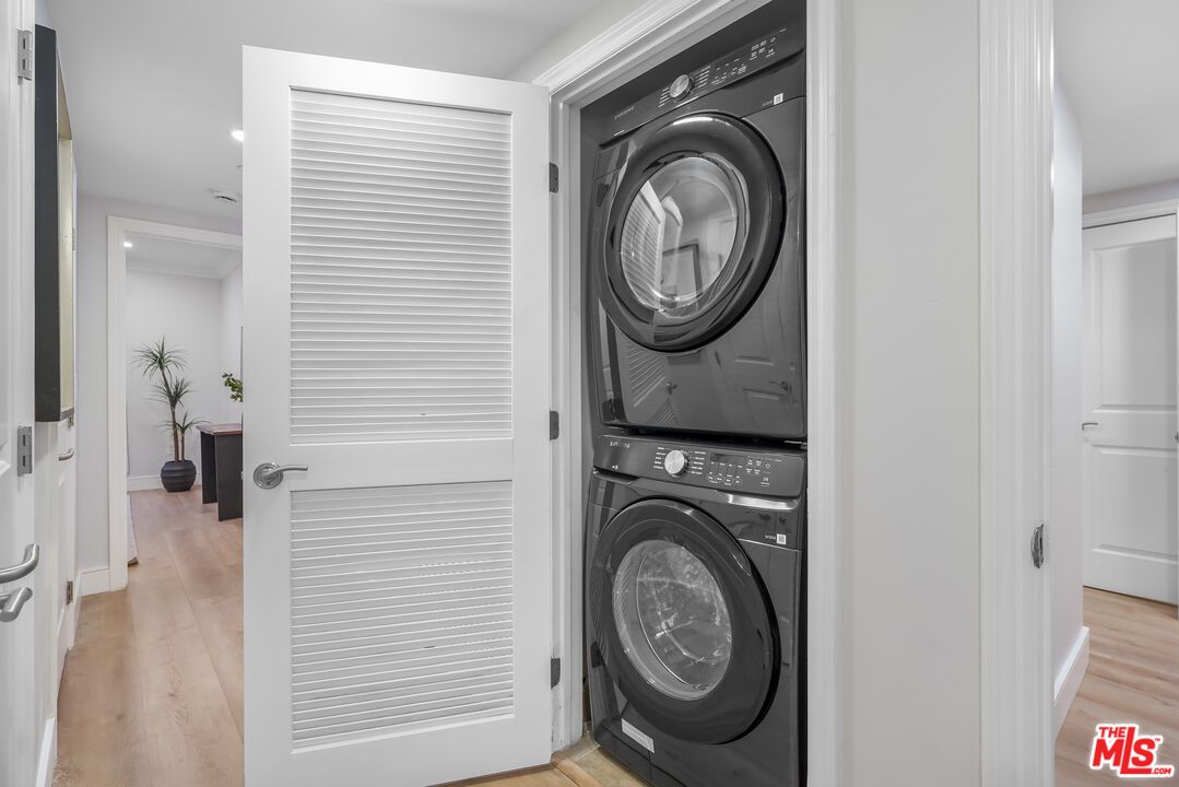 Interior, Recessed Lighting, Utility Closets, Washer, Wood Texture Flooring