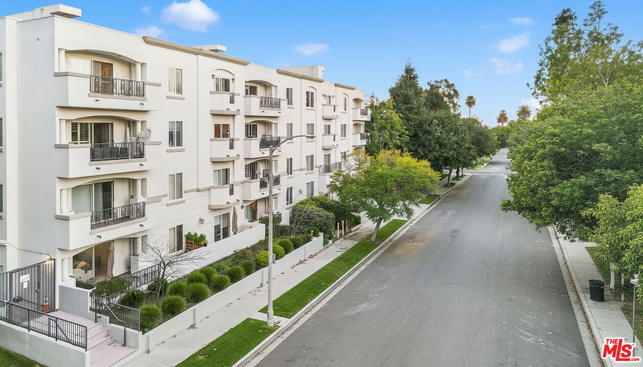 Exterior, Facade, Condo Building