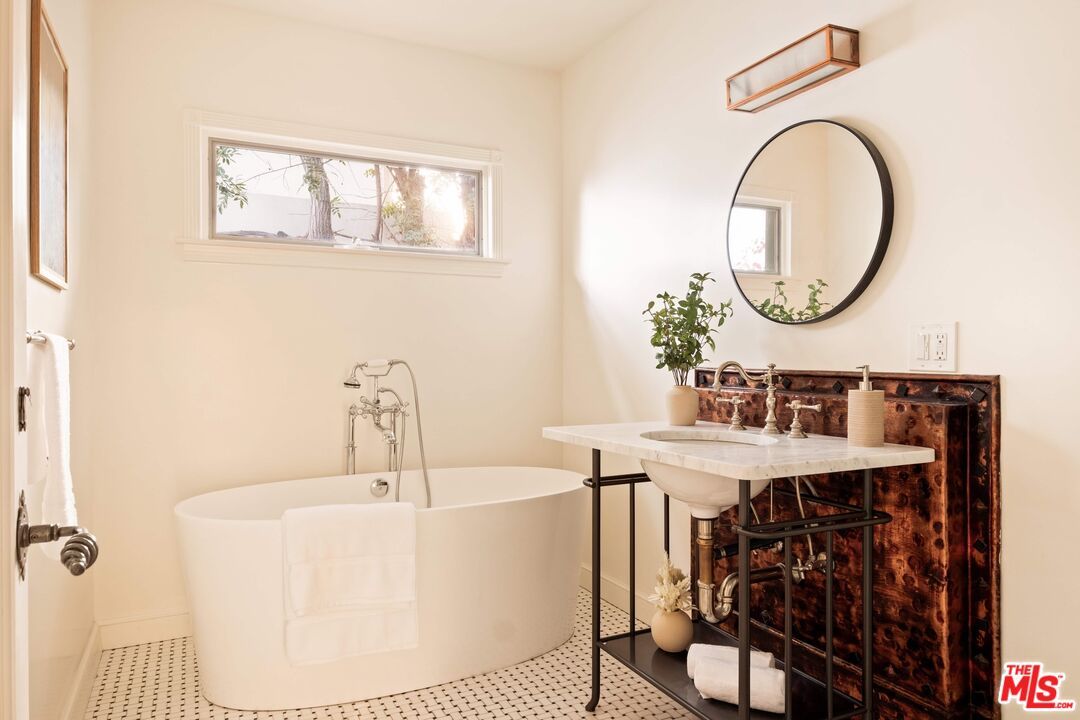 Bathroom, Free Standing Baths, Interior