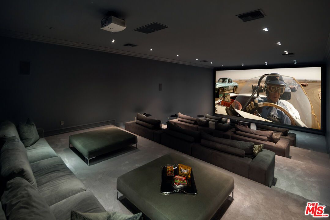 Interior, Projection Screen, Recessed Lighting, Theatre Room