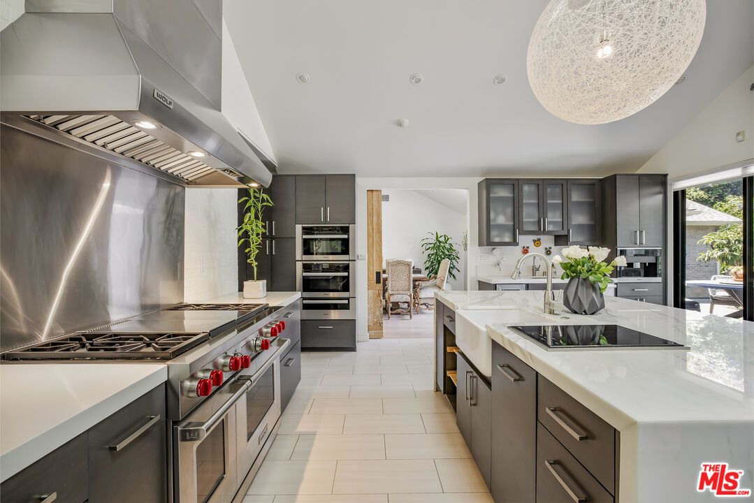 Dining room, Interior, Kitchen, Recessed Lighting, Stainless Steel Appliances
