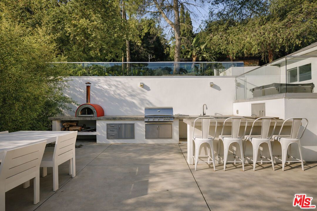 Exterior, Outdoor Kitchen