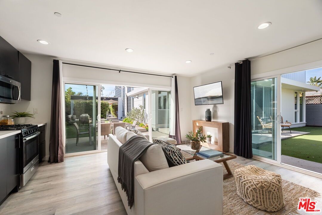 Interior, Kitchen, Living room, Recessed Lighting, Wood Texture Flooring