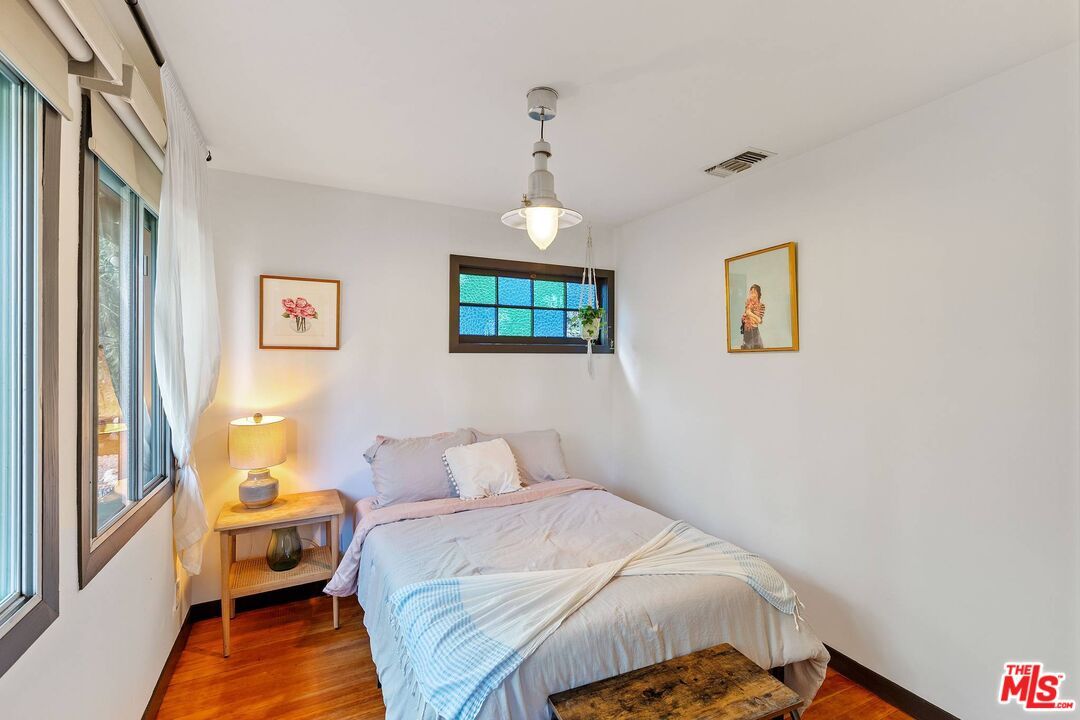 Bedroom, Interior, Pendant Lights, Wood Texture Flooring