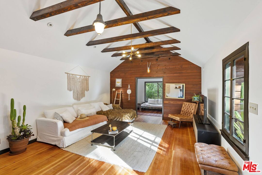 Interior, Living room, Pendant Lights, Wooden Beams, Wood Texture Flooring, Wooden Walls