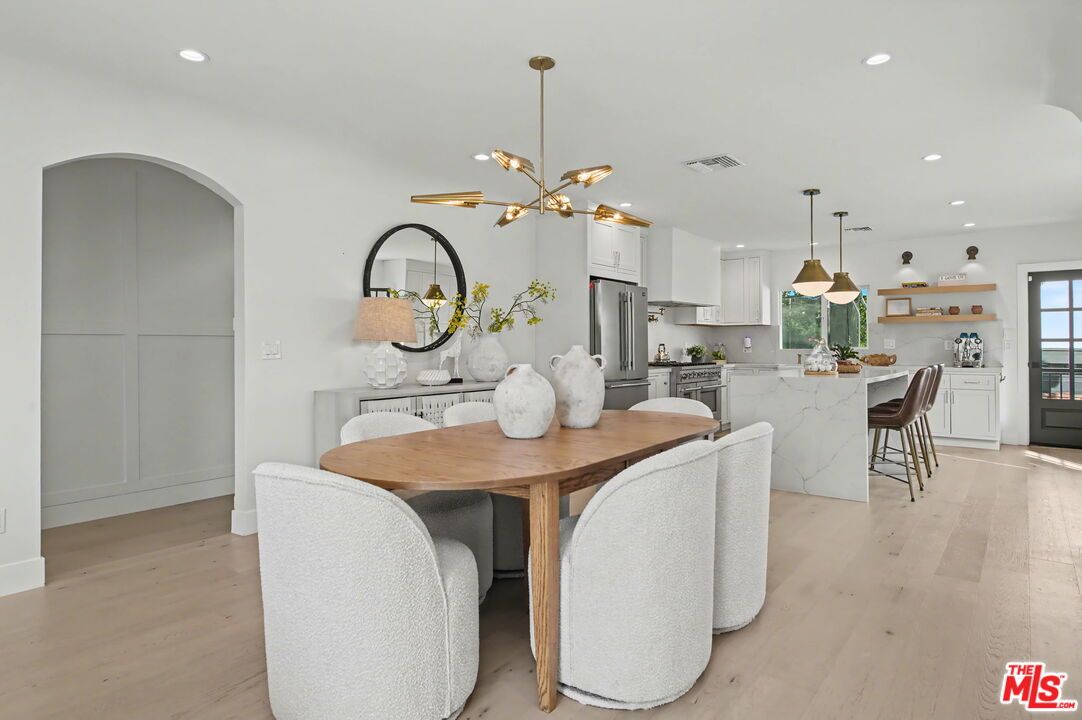 Dining room, Interior, Kitchen, Pendant Lights, Recessed Lighting, Wood Texture Flooring