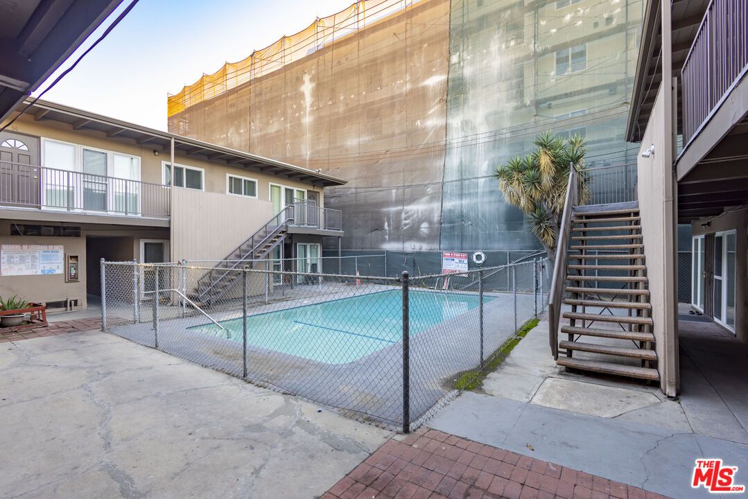 Exterior, Tennis Courts