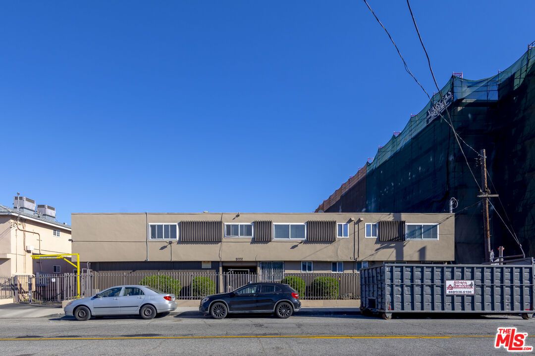 Exterior, Facade, None