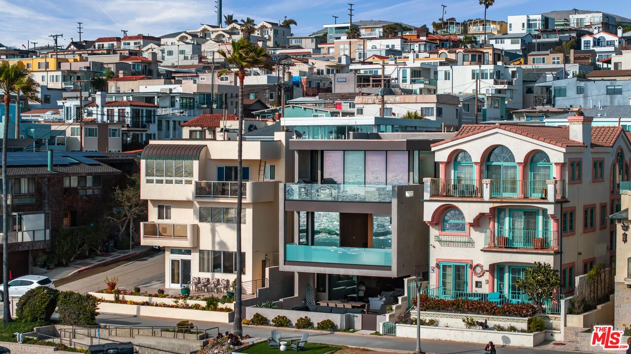 Exterior, Facade, Condo Building