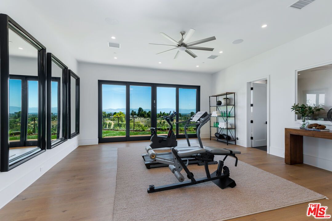 Fitness Equipment, Interior, Recessed Lighting, Wood Texture Flooring