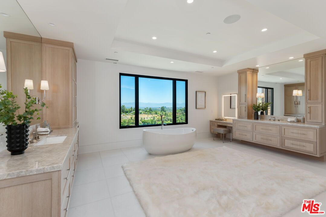 Bathroom, Dual Sink Vanities, Free Standing Baths, Interior, Recessed Lighting