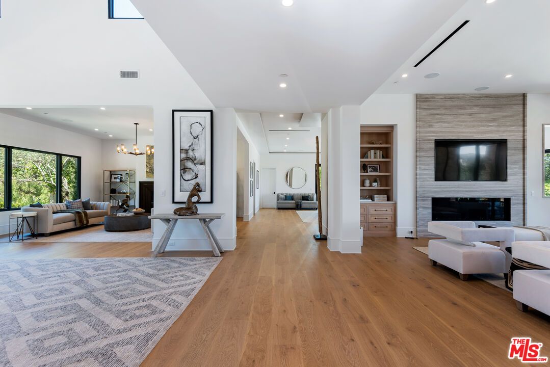 Chandelier, Fireplace, Interior, Living room, Pendant Lights, Recessed Lighting, Wood Texture Flooring