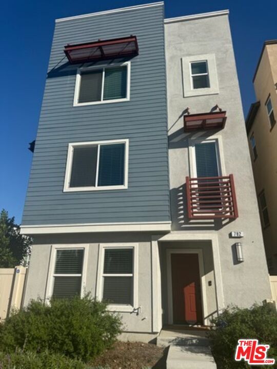 Exterior, Facade, Rowhouse