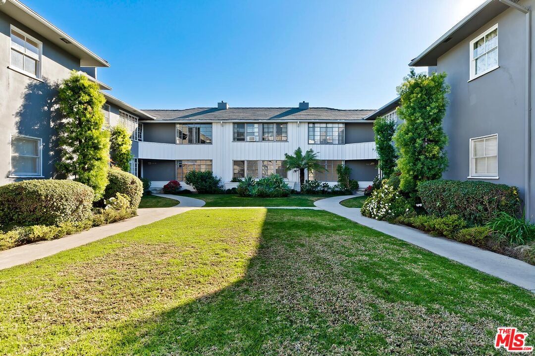 Attached, Backyard, Exterior, Facade, American Foursquare